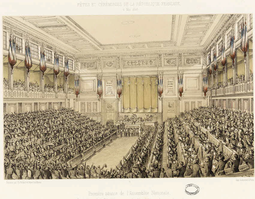 Première séance de l&rsquo;Assemblée nationale, 4 mai 1848. La disposition gauche-droite, née en 1789 comme expédient de comptage, est devenue la convention permanente des assemblées parlementaires.